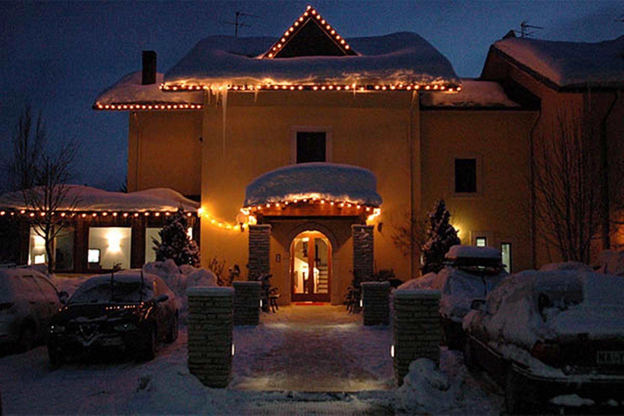 Hotel Valle Dell' Oro Pescasseroli Exterior photo